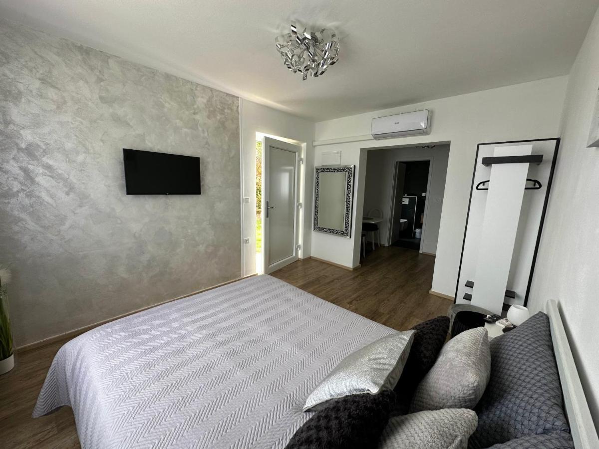 Apartmaji Meli Pu อิซอลา ภายนอก รูปภาพ